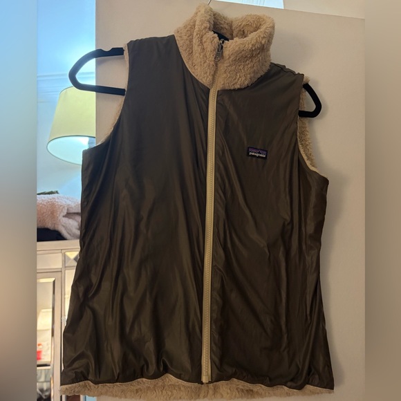 Patagonia REVERSIBLE Fleece Vest NWOT - Picture 2 of 3